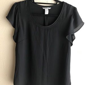 Flutter sleeve top with cute neck detail